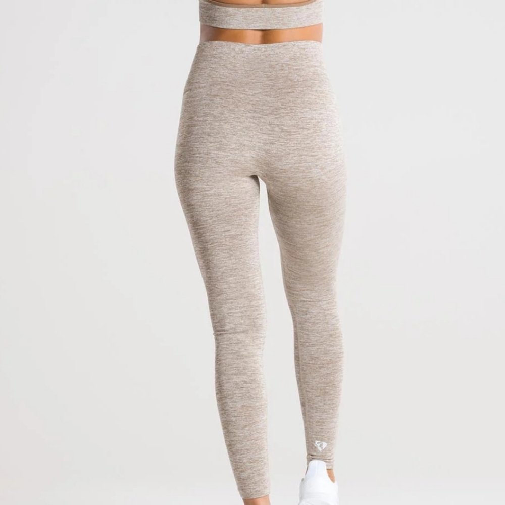 NWT SEAMLESS! - Picture 4 of 9